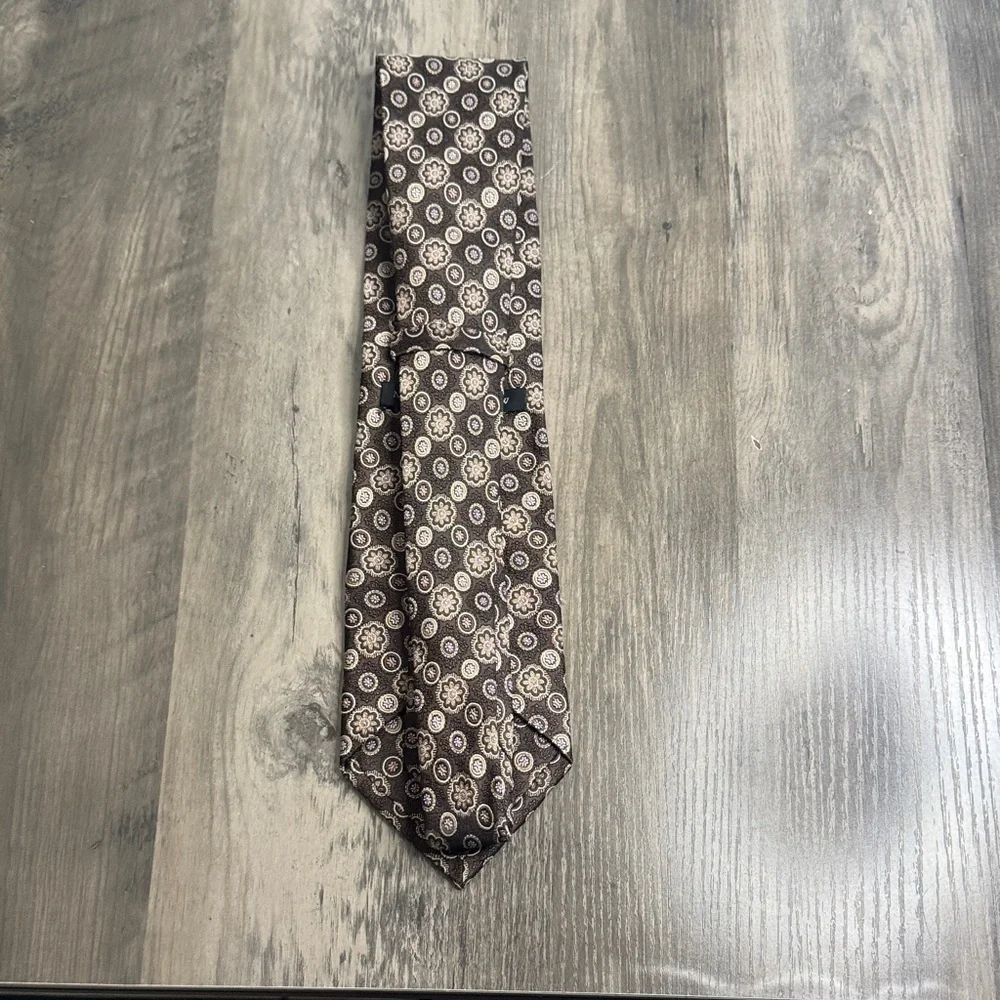 Metropolitan View  Brown and Cream Floral 100% Silk Tie